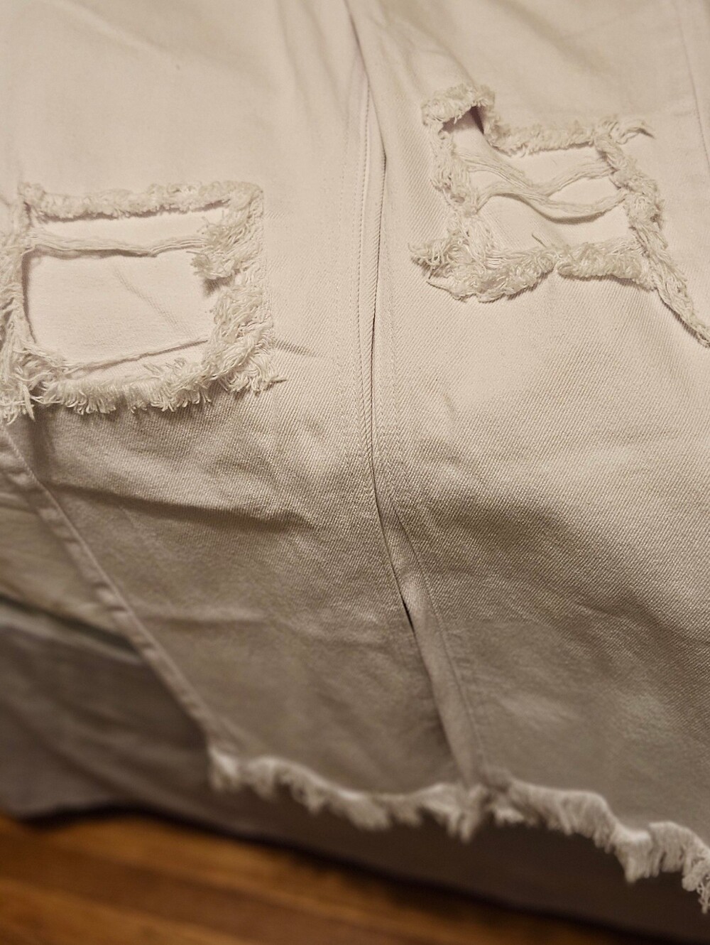 Insane GENE White Distressed Denim Jeans SIZE 5/26